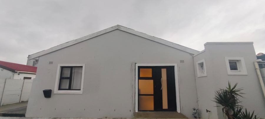 3 Bedroom Property for Sale in Strandfontein Village Western Cape